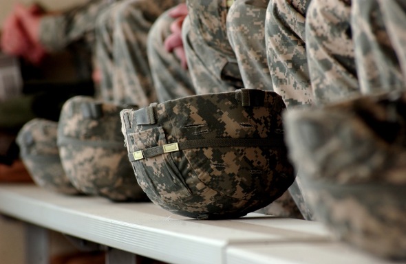 Army combat helmets (Photo: Wikimedia Commons) 